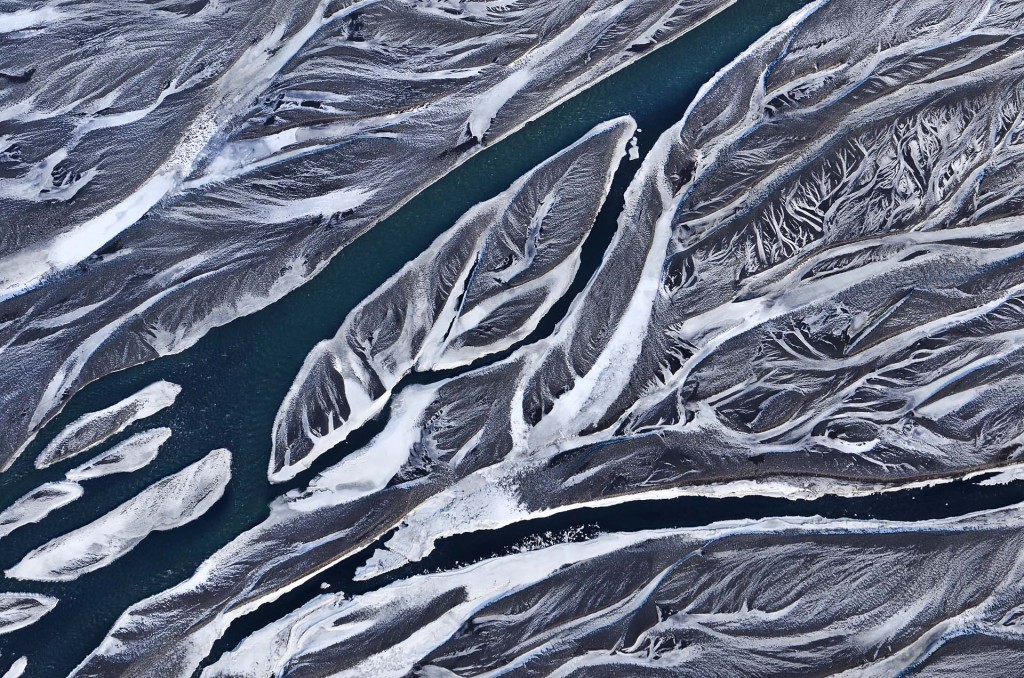 Fluss-Strukturen (Island) © Roland Schweizer